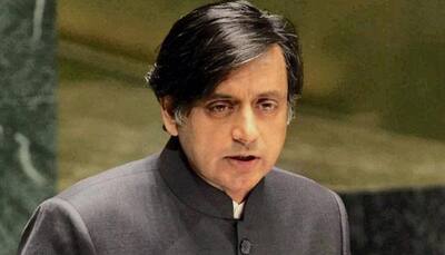 Shashi Tharoor makes smart use of Virender Sehwag-Piers Morgan Twitter feud to burn Arnab Goswami