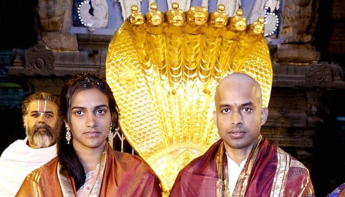 PV Sindhu, coach Pullela Gopichand visit Tirupati shrine