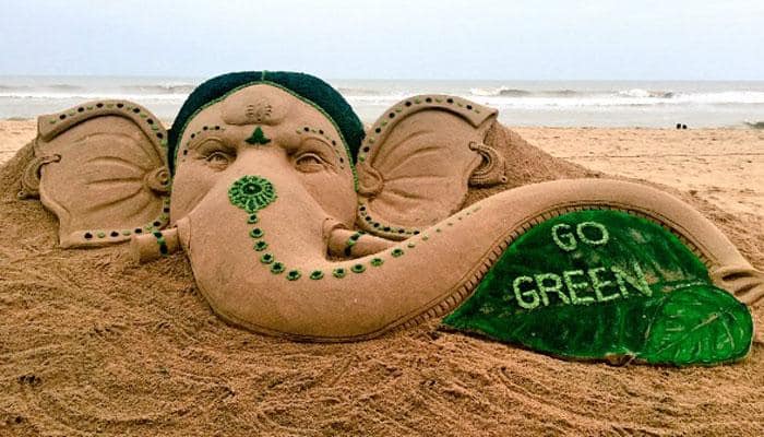 Sudarsan Pattnaik&#039;s green Ganesha sand art is unmissable! PICS inside