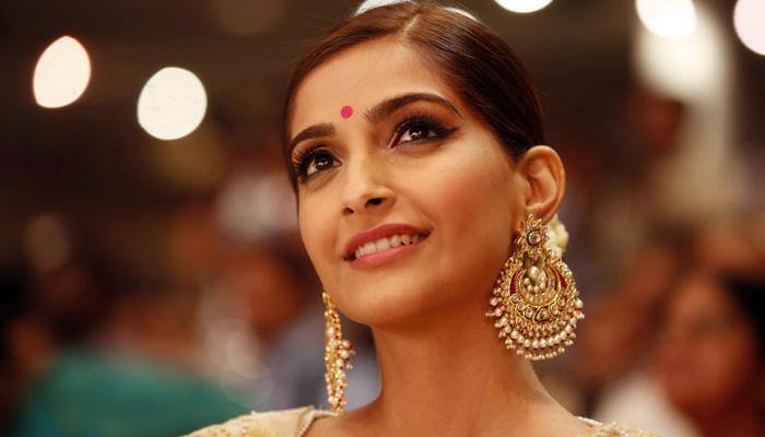 Sonam Kapoor launches world&#039;s largest lesson programme with children