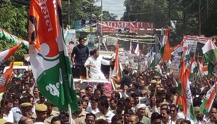 Rahul Gandhi holds road show in Gorakhpur, blames PM for not waiving loans of poor farmers