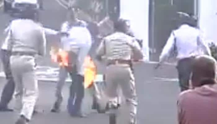 Youth attempts to immolate self outside Bhopal Raj Bhavan over Governor&#039;s arrest