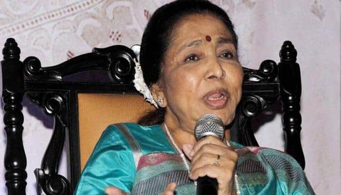 Asha Bhosle feels Priyanka Chopra perfect to play her role in biopic!