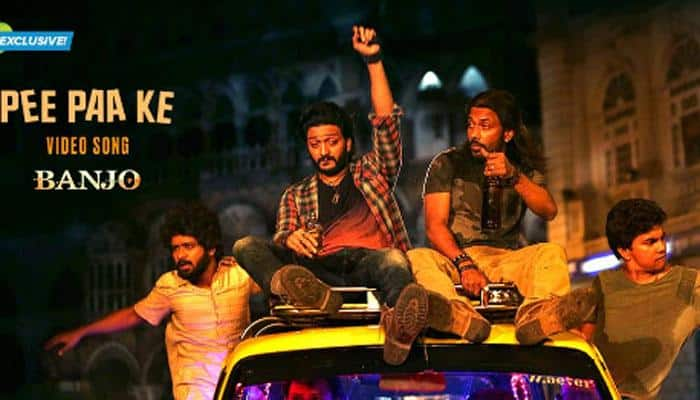 &#039;Banjo&#039;—Ritiesh Deshmukh dance with his boys&#039; gang on &#039;Pee Paa Ke&#039;! Watch