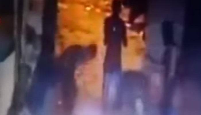 OMG! Muslim vegetable vendor in Gujarat publicly beaten to death – Watch with caution