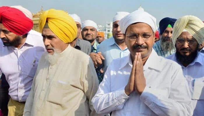 Kejriwal accuses Badals, Amarinder of &#039;looting&#039; Punjab