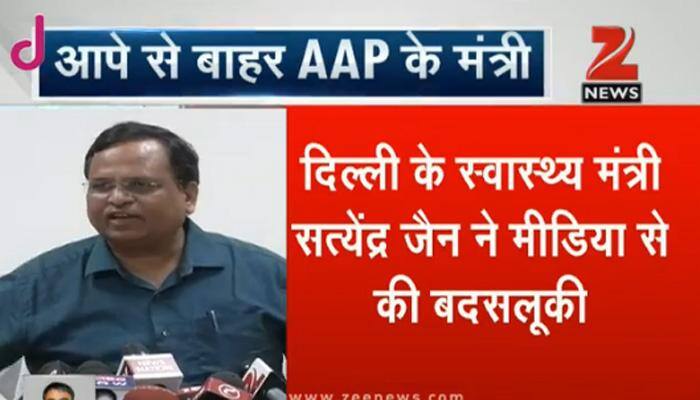 Aam Aadmi Party&#039;s Satyendra Jain misbehaves with media when questioned over chikungunya outbreak