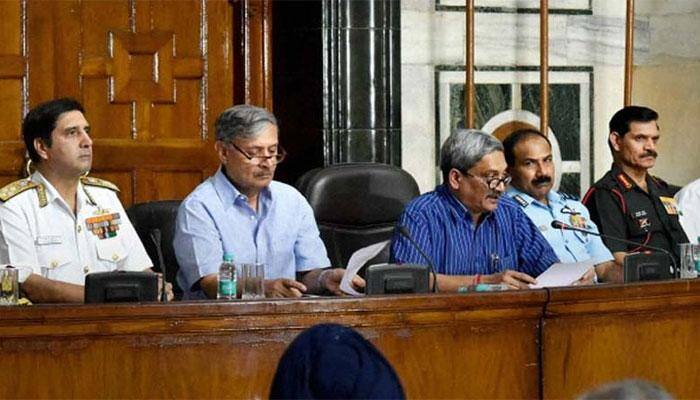 7th Pay Commission: Parrikar meets Service Chiefs, assures to resolve all issues at earliest