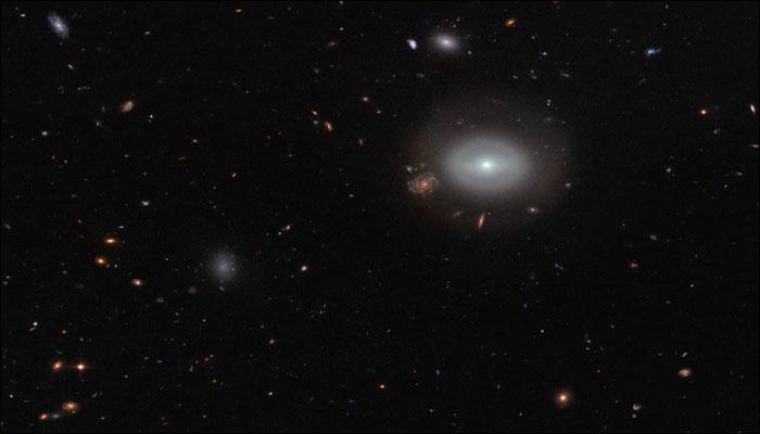 NASA&#039;s Hubble spots a lone, glowing lenticular galaxy! - See pic