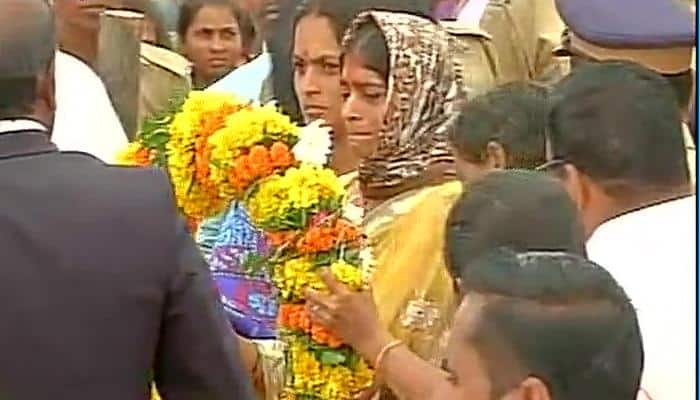 Uri attack: Martyr Chandrakant Galande cremated with full military honours amid cries of &#039;Bharat Mata Ki Jai&#039; - SALUTE!