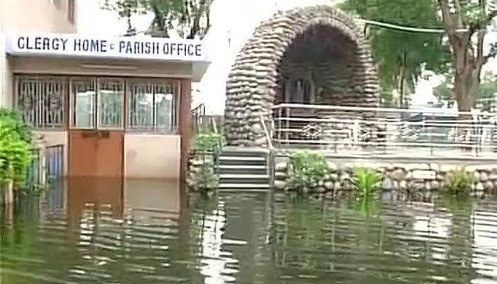 Heavy rains lash Andhra Pradesh, Telangana; eight dead in Medak