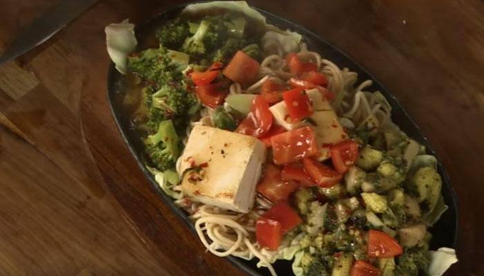 Recipe: Learn how to make 'Veg Chinese Sizzler' by Sanjeev Kapoor!