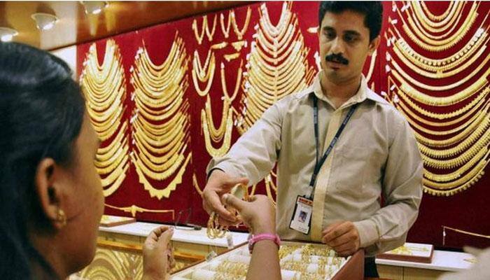 Gold price plunges by Rs 150 to Rs 31,300 per 10 grams