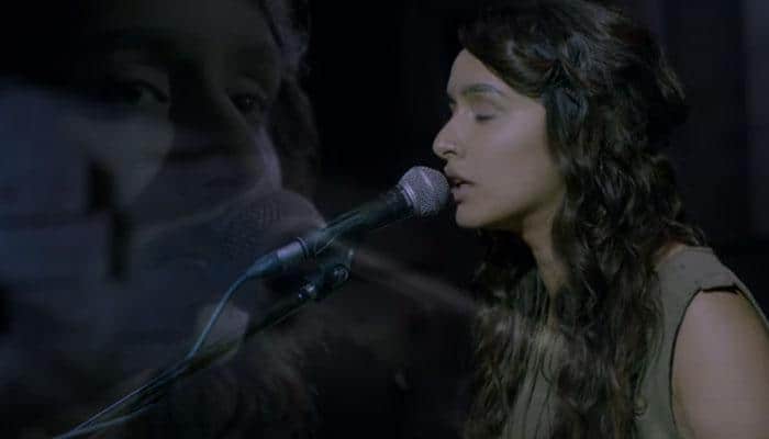 &#039;Rock On!! 2&#039; band member Shraddha Kapoor aka Jiah releases her new single &#039;Tere Mere Dil&#039;! Watch now