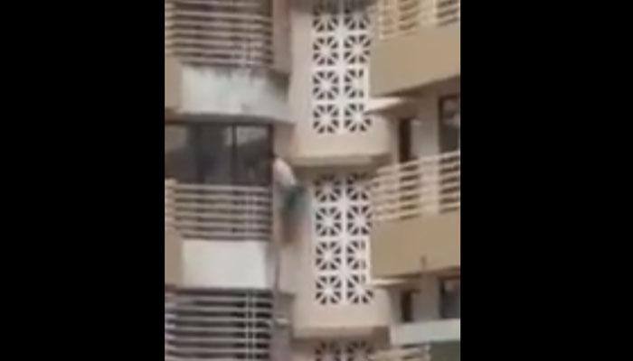 OMG! Mumbai youth climbs up 3 floors to avenge insult to mom