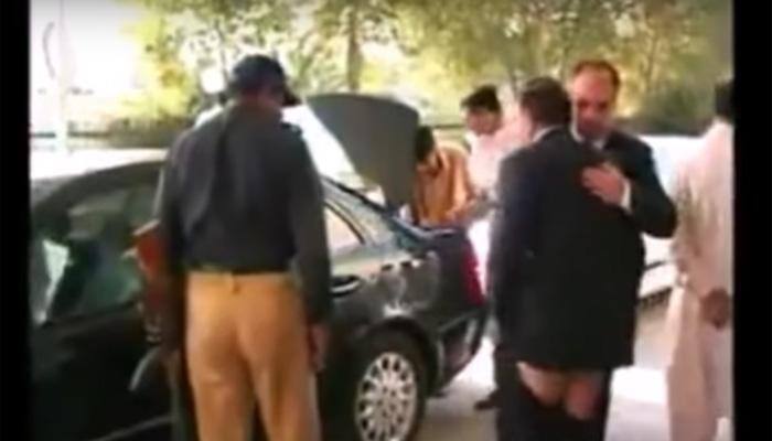 Pakistan's Defence Minister, who threatened India of nuke attack, could not save his pants! WATCH viral video