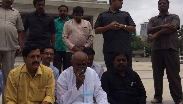 Ex-PM Deve Gowda sits on indefinite hunger strike against SC&#039;s Cauvery order