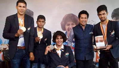 Sachin Tendukar felicitates Rio Paralympics medal winners, awards Rs 15 lakh to each