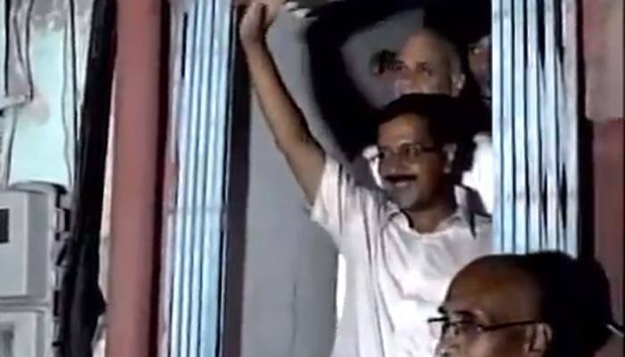Ink thrown at Arvind Kejriwal in Bikaner – Watch video