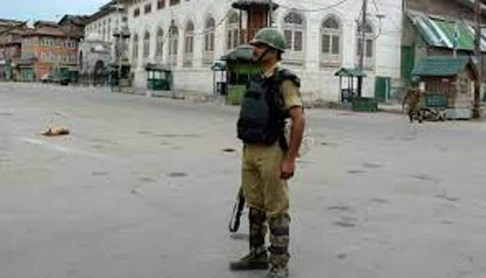 Kashmir unrest: Curfew continues in Srinagar after minor boy&#039;s death, life remains paralyzed in Valley 