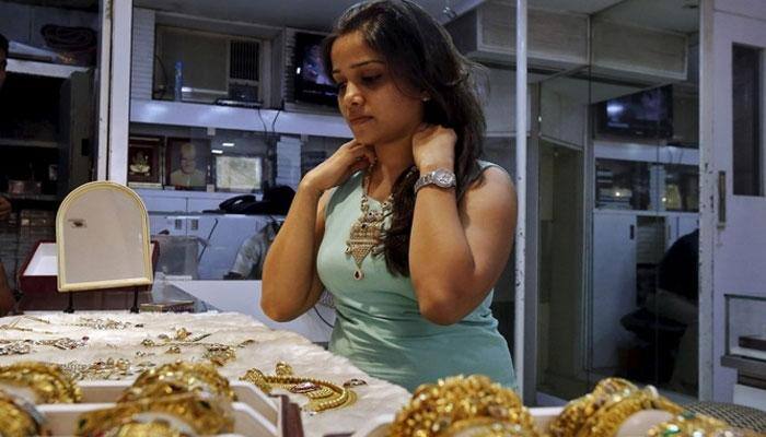 Gold price snaps 4-day losing streak, glitters by Rs 170 to Rs 30,410 per 10 grams