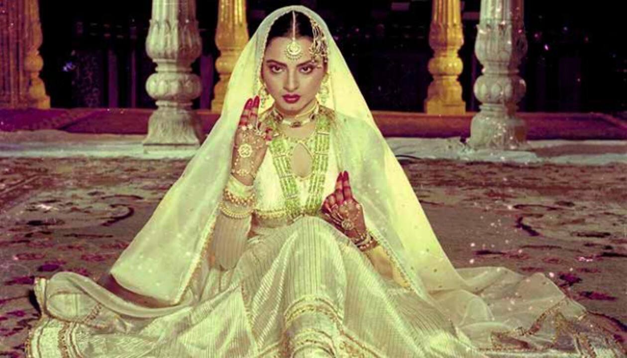 Bollywoods Umrao Jaan Rekha turns 62! | People News | Zee News