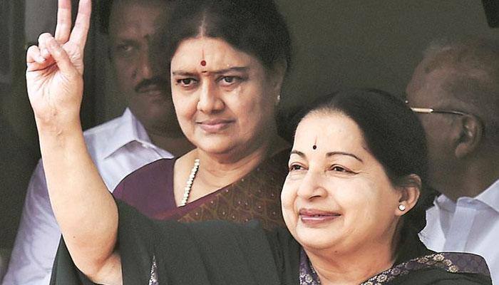 Jayalalithaa on respiratory support, says Apollo Hospital; Kerala Governor, CM pay visit