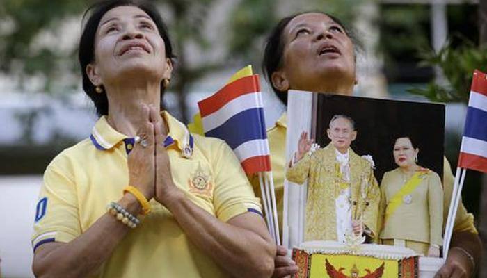 Thais wear auspicious pink to help hospitalised king recover