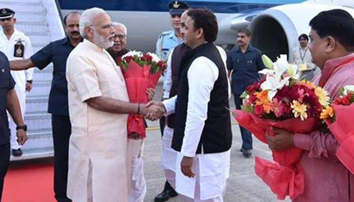 Dussehra Mahotsav: UP CM Akhilesh Yadav receives PM Modi at Lucknow airport
