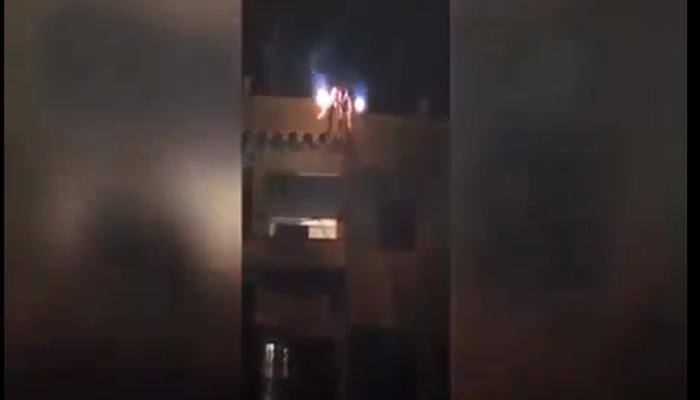 OMG! Artist playing Lord Hanuman dies at Ram Leela - This viral video has over 2 lakh shares 