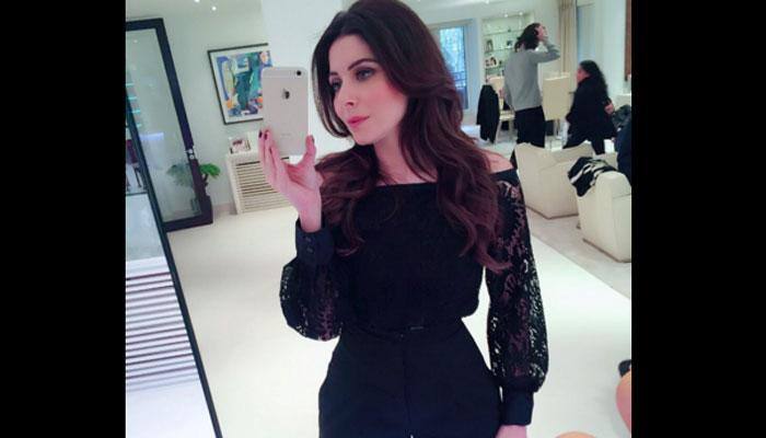 Kanika Kapoor spreads Bollywood vibes in London