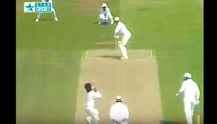 Amazing inswinger by Manoj Prabhakar to Graham Gooch - WATCH