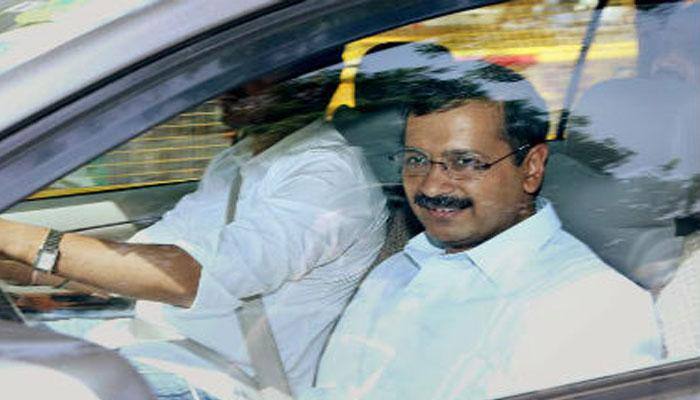 Arvind Kejriwal ups ante in Gujarat, meets patidar victims, non-commital about quotas