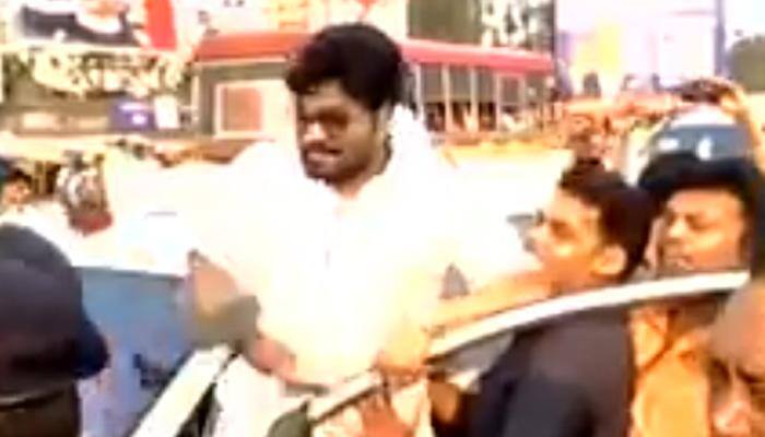 Union Minister Babul Supriyo attacked with bricks in Asansol by &#039;TMC workers&#039;