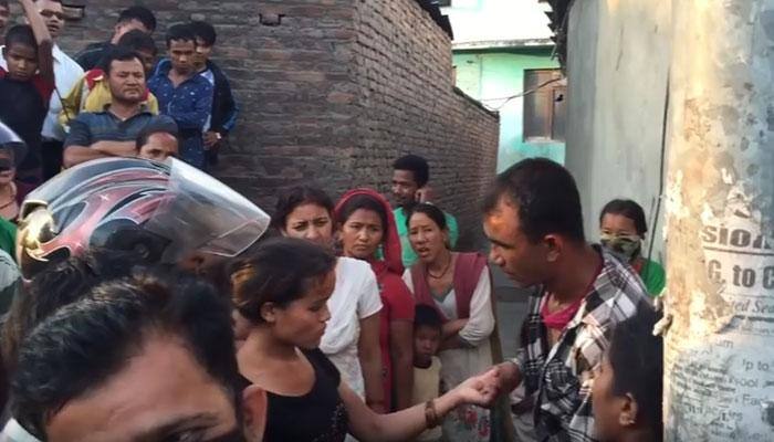 OMG! Man gets thrashed publicly by his two wives – This viral video has over 1 lakh views