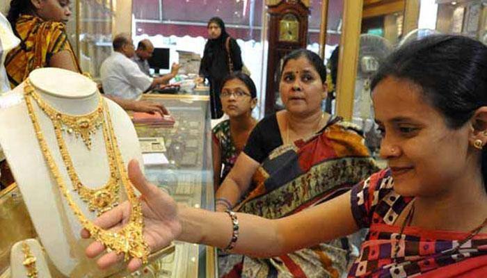 Gold fails to extend 3-day winning spell, settles at Rs 30,400 per 10 grams