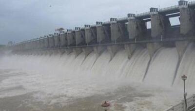 Cauvery issue: Tamil Nadu leaders meet President Pranab Mukherjee