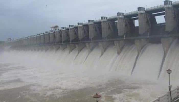 Cauvery issue: Tamil Nadu leaders meet President Pranab Mukherjee