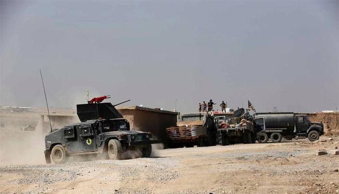 Iraqi forces advance near Mosul as IS attacks western town