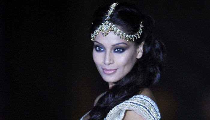 Diwali 2016: Bipasha Basu in traditional attire - Try out these looks this festive season