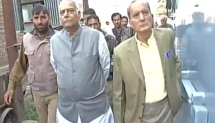 Geelani meets BJP&#039;s Yashwant Sinha over Kashmir unrest