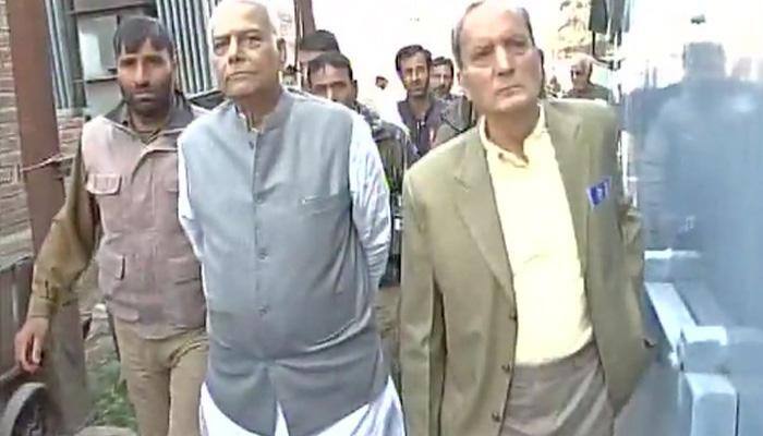 Geelani meets BJP's Yashwant Sinha over Kashmir unrest