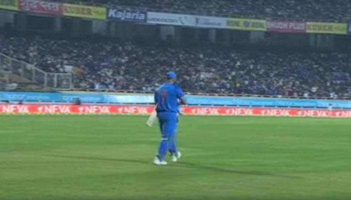 Whole stadium erupts as local boy MS Dhoni steps on to Ranchi field against New Zealand – WATCH