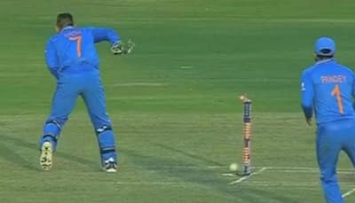 India vs New Zealand: Twitter stunned after watching MS Dhoni's inhuman 'blind' run-out