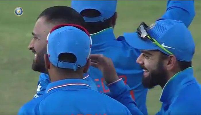 Unnoticed! Virat Kohli&#039;s priceless reaction on MS Dhoni&#039;s &#039;No-Look&#039; run-out – Video
