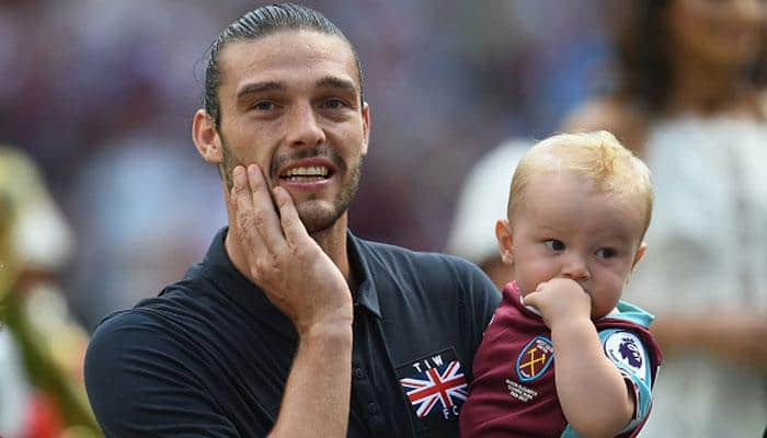 Andy Carroll survives gunpoint ordeal; manager Slaven Bilic hails &#039;brave&#039; West Ham striker