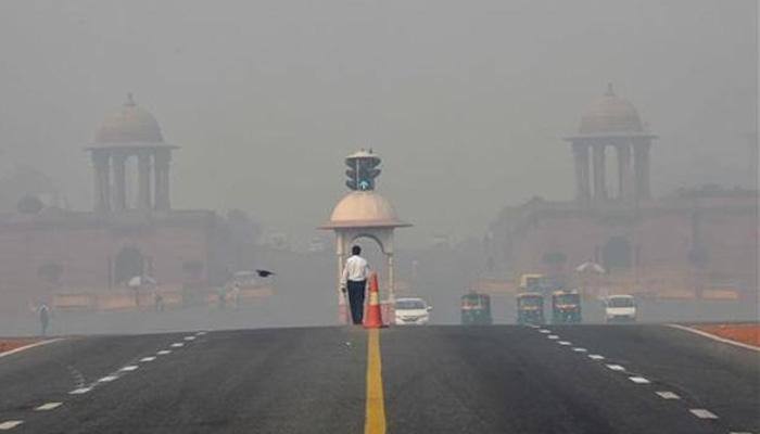 1,800 primary schools ordered to shut as Delhi chokes on pollution