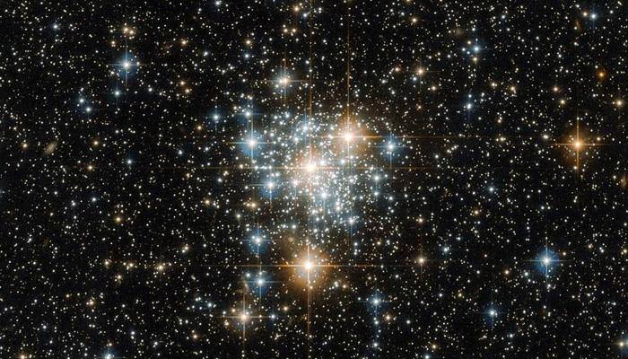 The Toucan and the Cluster – Spectacular Hubble view of NGC 299! (See pic)