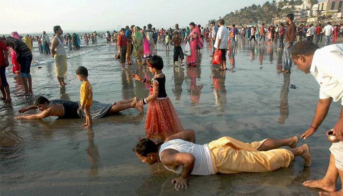 Chhath Puja: Lakhs of people throng ghats in Bihar, offer prayers to Sun God