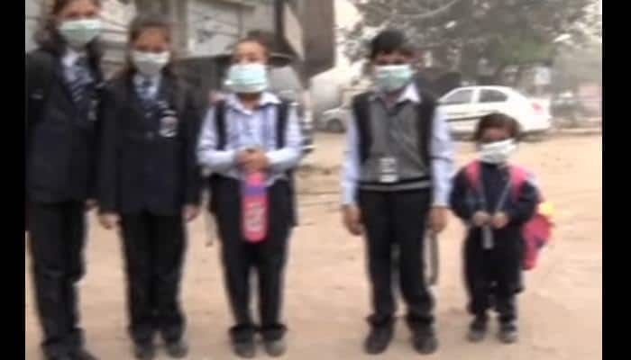 Delhi&#039;s air quality still &#039;severe&#039;; students in Gurugram wear masks to school – Watch!